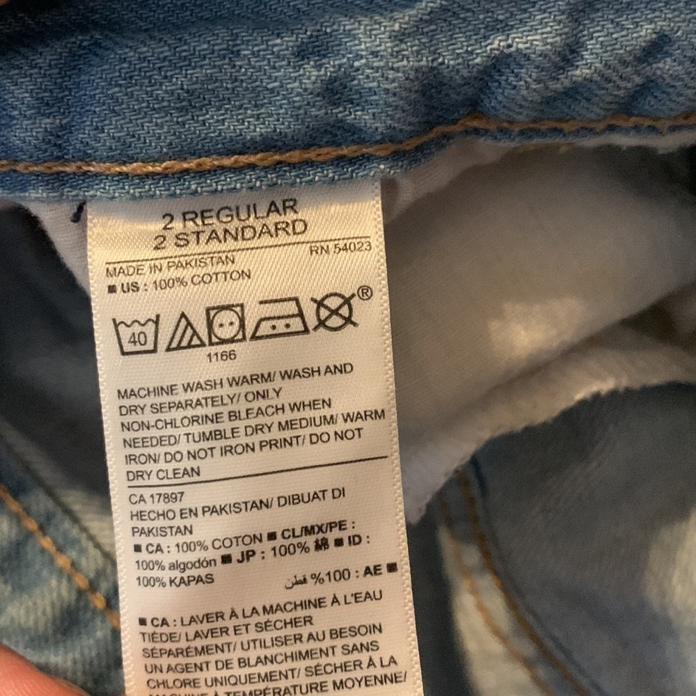 Old Navy Boyfriend Distressed Shorts - Picture 4 of 5
